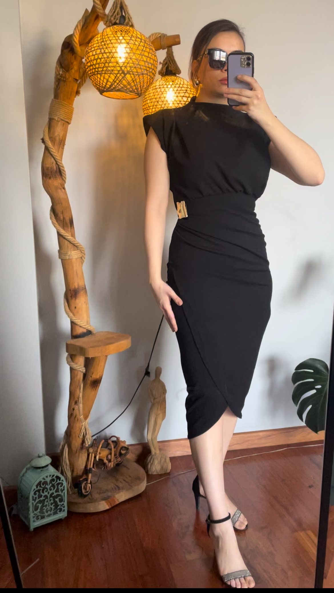 Broş Detaylı Elbise